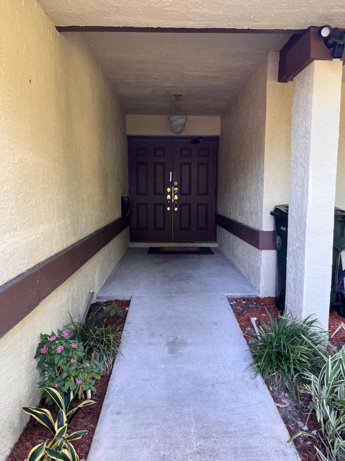 Entire Single Family Home 3 Bed 2 Bath In Water Front Big Cozy Back Yard View Coconut Creek Exterior photo