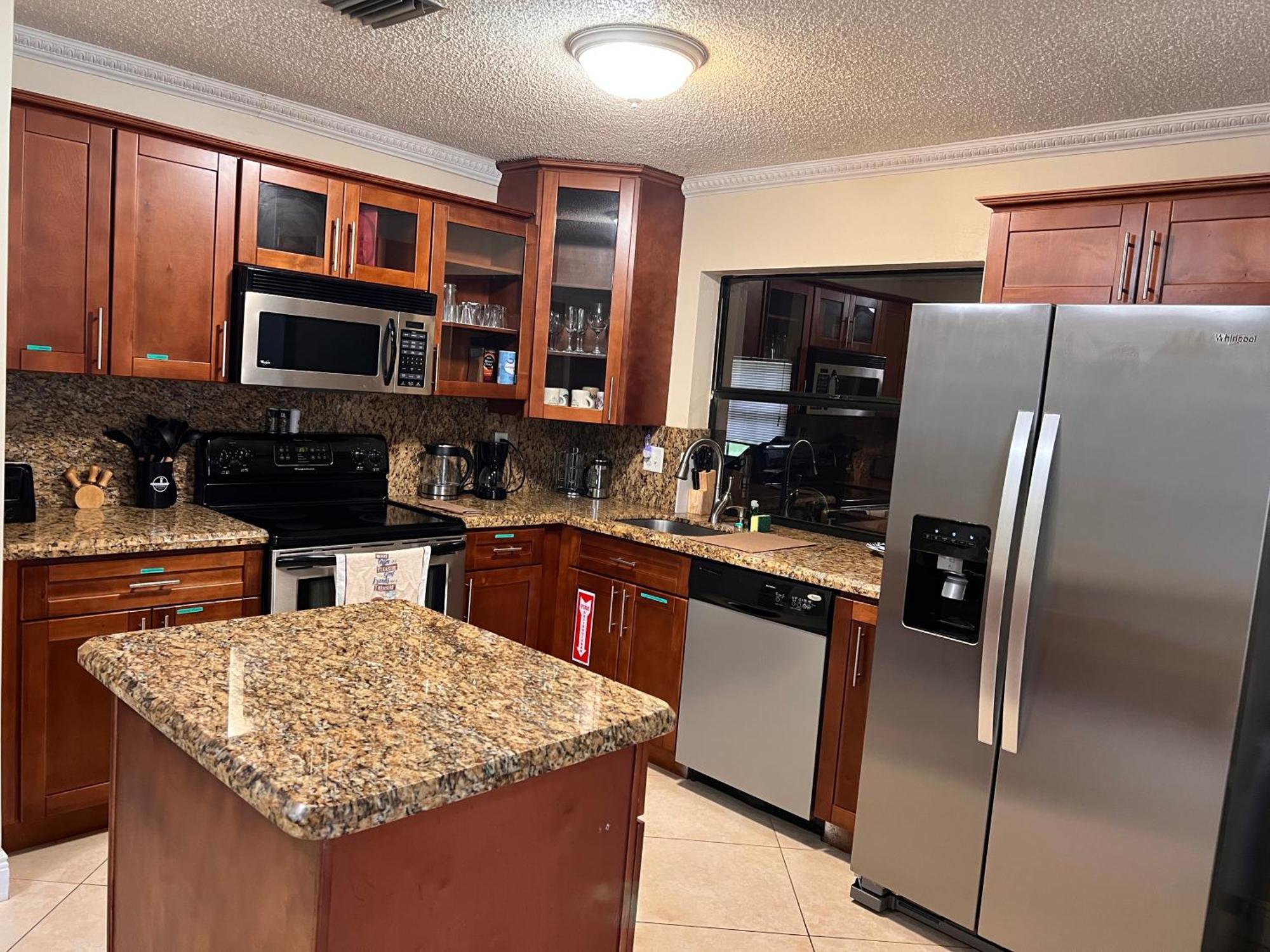 Entire Single Family Home 3 Bed 2 Bath In Water Front Big Cozy Back Yard View Coconut Creek Exterior photo