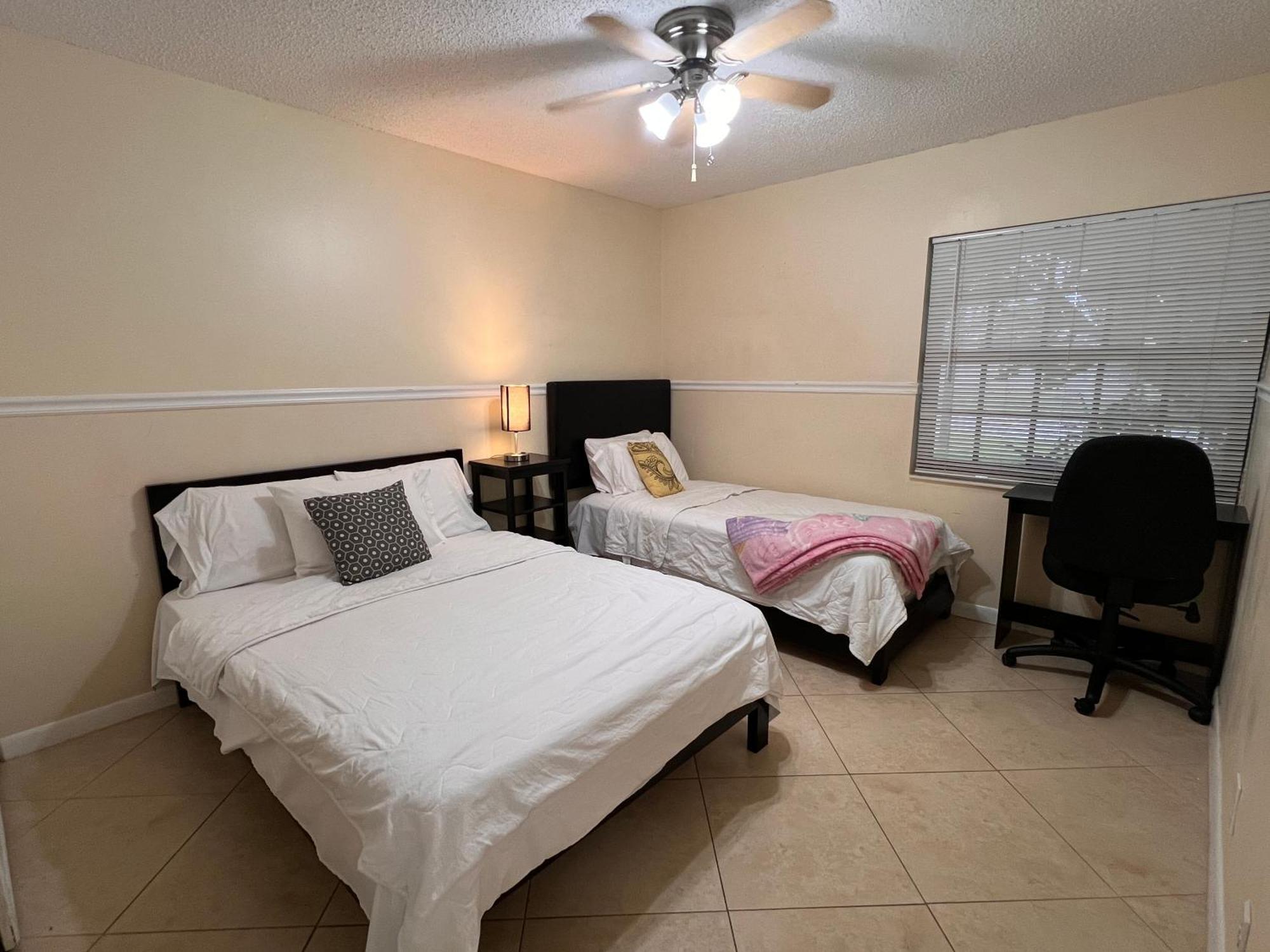Entire Single Family Home 3 Bed 2 Bath In Water Front Big Cozy Back Yard View Coconut Creek Exterior photo