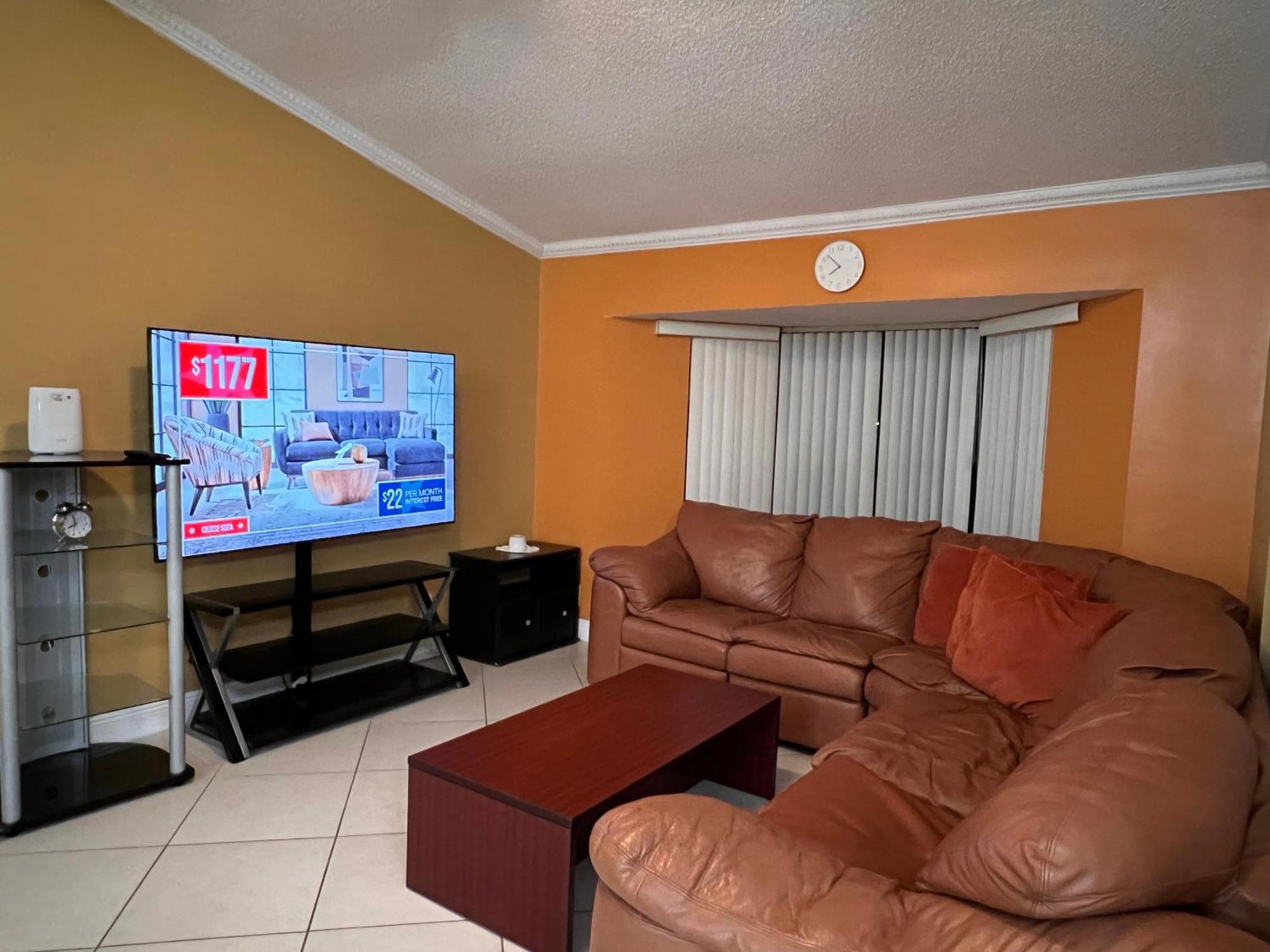 Entire Single Family Home 3 Bed 2 Bath In Water Front Big Cozy Back Yard View Coconut Creek Exterior photo